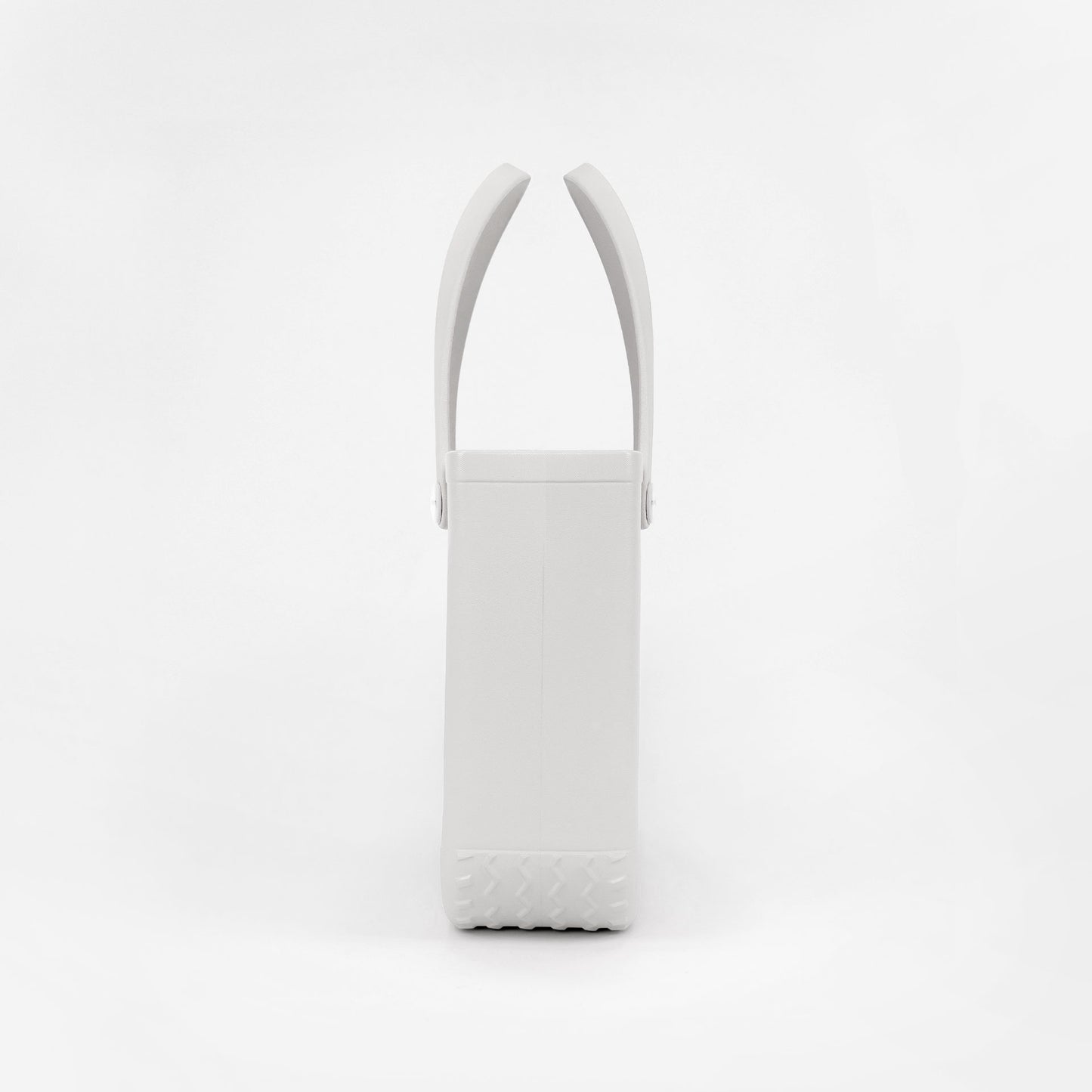 Weiße Tasche in Größe M – kompakt und elegant, ideal für den Alltag und unterwegs.