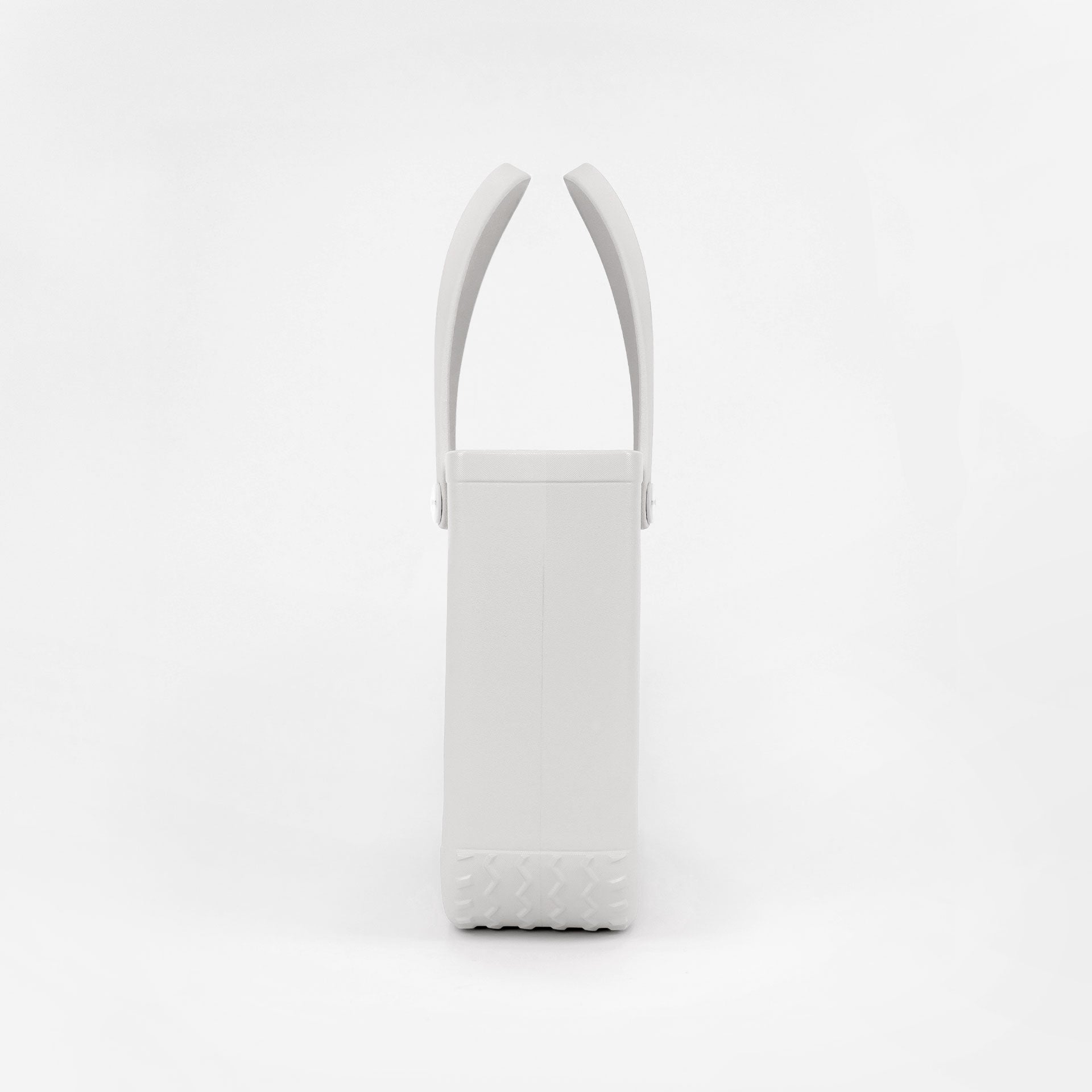 Weiße Tasche in Größe M – kompakt und elegant, ideal für den Alltag und unterwegs.