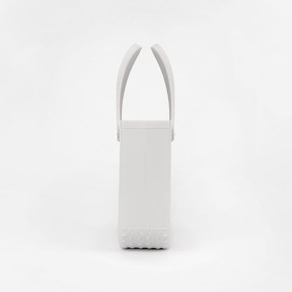 Weiße Tasche in Größe M – kompakt und elegant, ideal für den Alltag und unterwegs.