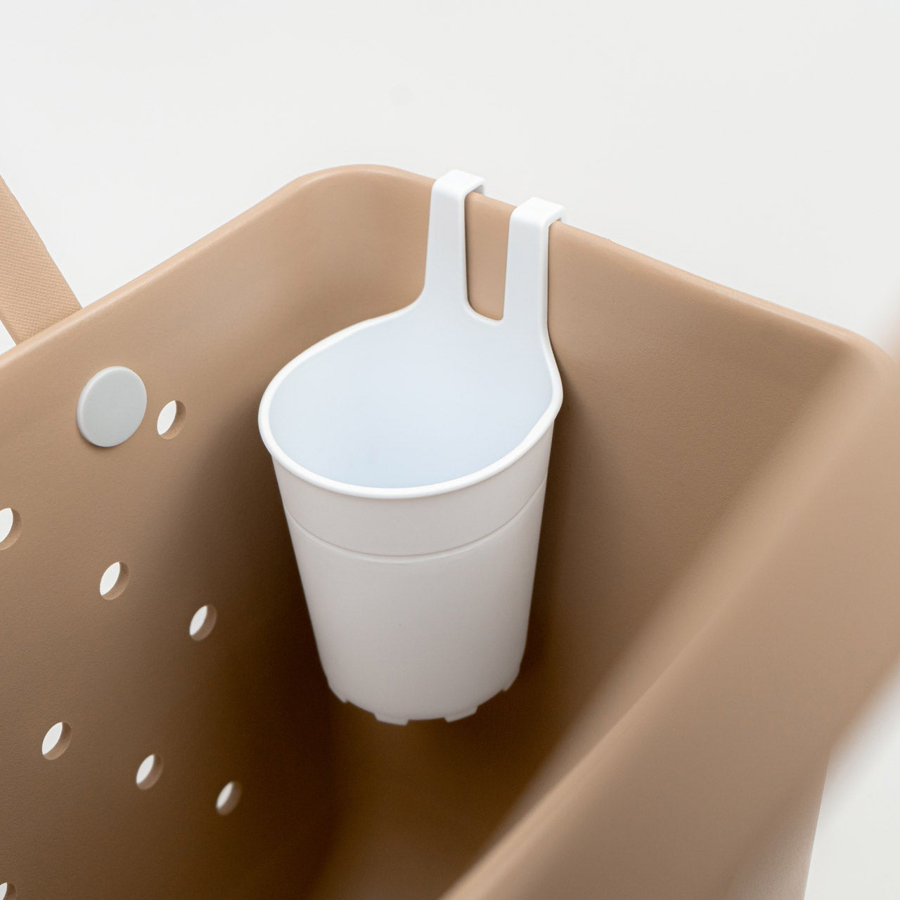 Abnehmbare Kopphalterung für Taschen – ideal für Trinkflaschen, Kaffeebecher oder kleine Gegenstände. Perfekt für unterwegs und flexibel einsetzbar.