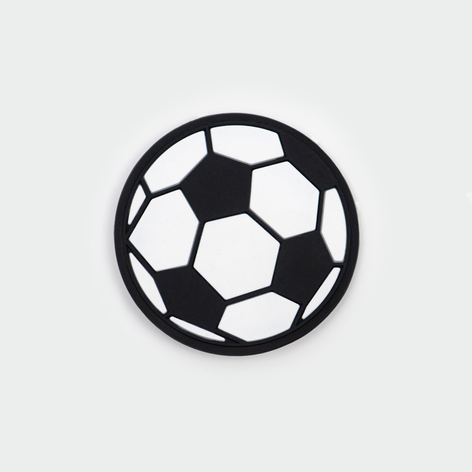 Fußball zur Personalisierung der Tasche – perfekt für Sportfans und Fußballliebhaber.