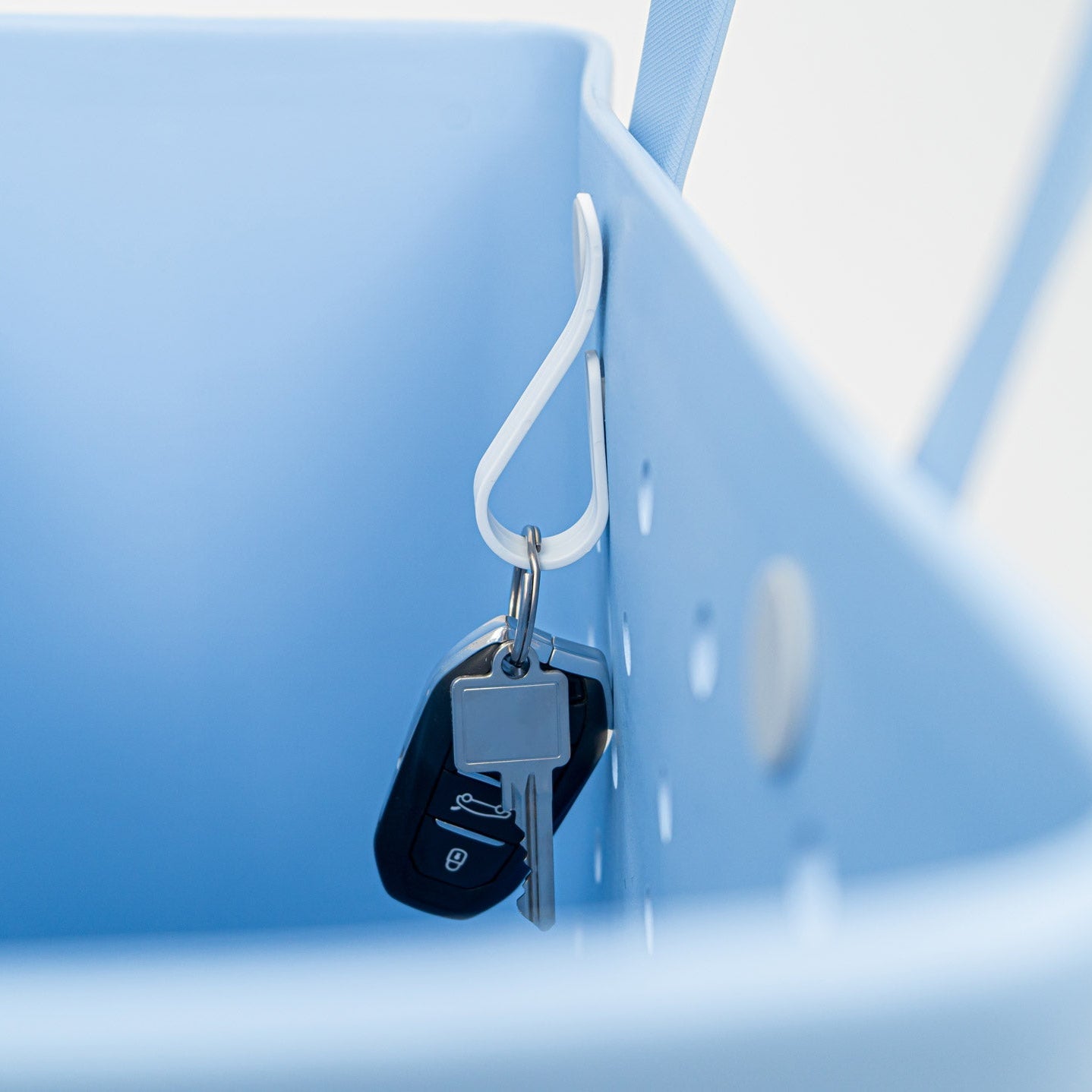 Haken zur Erweiterung deiner Tasche – perfekt zum Befestigen von Schlüsseln, Caps oder kleinen Gegenständen für mehr Organisation.