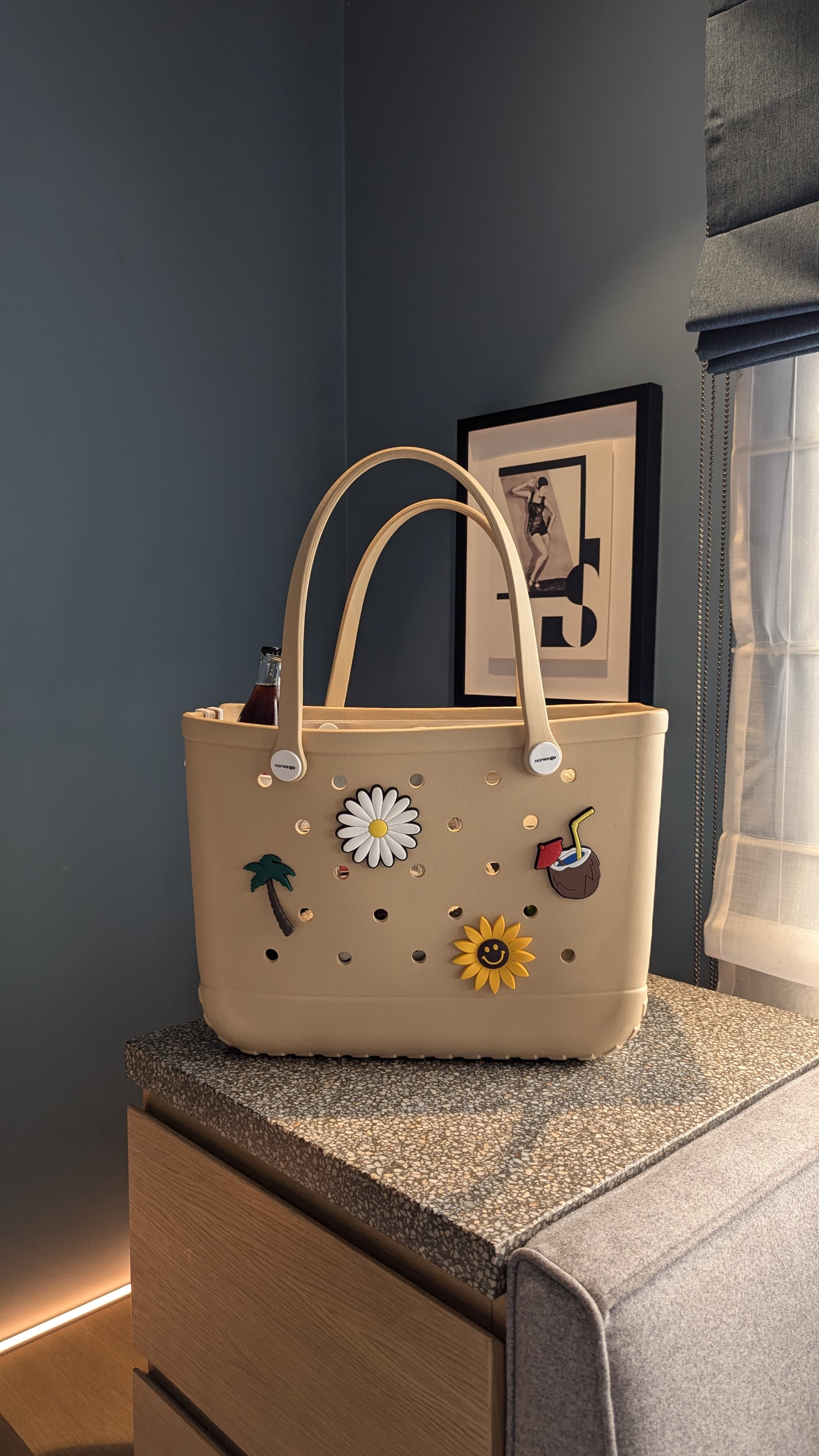 Beige Tasche in Größe L – geräumig und vielseitig, ideal für Alltag, Reisen und Arbeit.